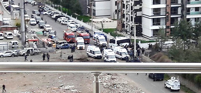 Diyarbakır'da özel harekat polisine saldırı