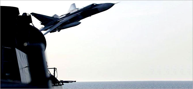 Rus savaş uçaklarından ABD gemisine 'alçak uçuş tacizi'