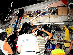 Ekvador'da 7,8 büyüklüğünde deprem