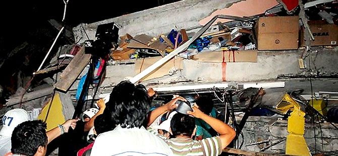 Ekvador'da 7,8 büyüklüğünde deprem