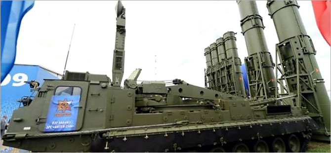 İran Rus S-300 füze sistemini sergiledi