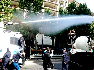Taksim’e çıkmak isteyenlere polis müdahalesi