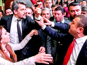 Anayasa değişikliği AKP, CHP ve MHP'nin oylarıyla kabul edildi