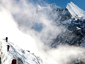 Everest'te bu sezon ölenlerin sayısı 11'e yükseldi