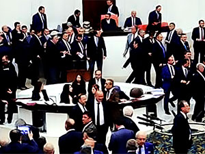 Dokunulmazlık oylamasında ilk madde 373 oyla kabul edildi