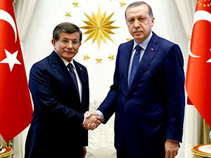 Ahmet Davutoğlu, Cumhurbaşkanı Erdoğan’a istifasını sundu
