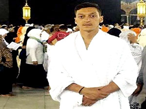 Mesut Özil umreye gitti