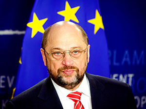 Schulz: Merkel, Erdoğan'a 'Yeter artık' demeli