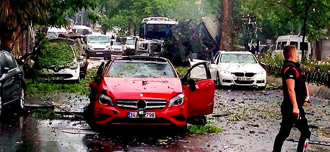 Vezneciler'de polis aracına saldırı: 7'si polis 11 kişi öldü