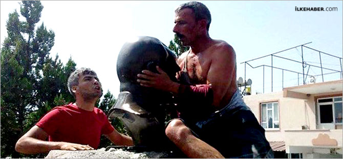 Zorla Atatürk büstü öptürülen Kürt esnafa 5 ay hapis, linççiler'e beraat