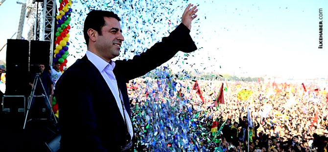 Demirtaş: Tarihi bir süreçteyiz ve iki yol var