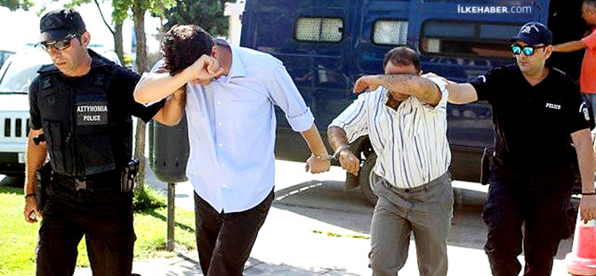 Yunanistan'a kaçan askerlere 2'şer ay hapis