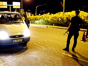 Marmaris'te aranan askerlerden 3'ü daha yakalandı