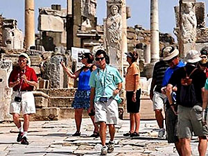 Turizm gelirleri yüzde 35.6 azaldı