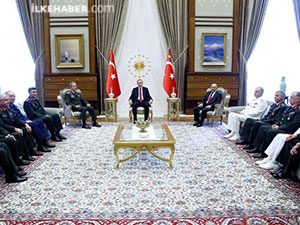Cumhurbaşkanı Erdoğan YAŞ üyeleriyle görüştü