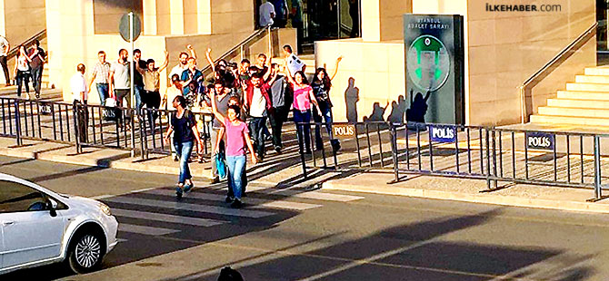 Gözaltına alınan 22 gazeteci serbest bırakıldı