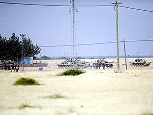 Cerablus harekâtı: Suriye tarafına tank geçişi bu sabah da sürüyor