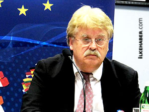 Elmar Brok: Kürt birlikleri Fırat'ın doğusunda kalmalı