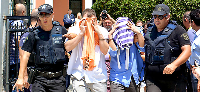 Yunanistan 3 askerin sığınma talebini reddetti