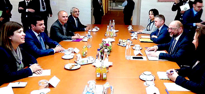 Demirtaş'tan Türkçe ve Kürtçe dileği