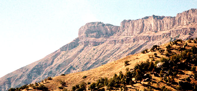 Hakkari’de askeri üs bölgesine saldırı