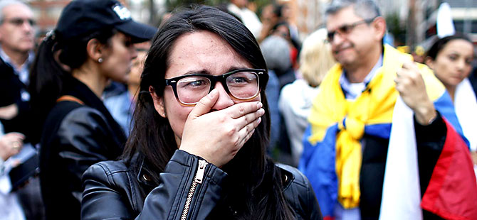 Kolombiyalılar barış anlaşmasına "hayır" dedi