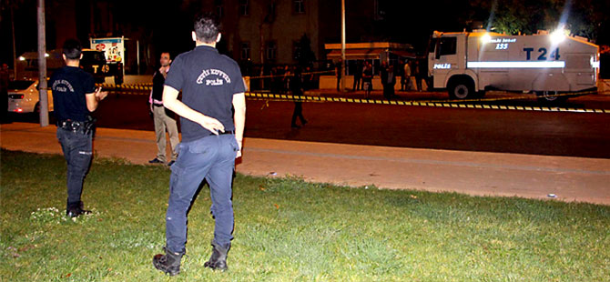 Diyarbakır Valiliği önünde silahlı saldırı: 1 polis yaralandı