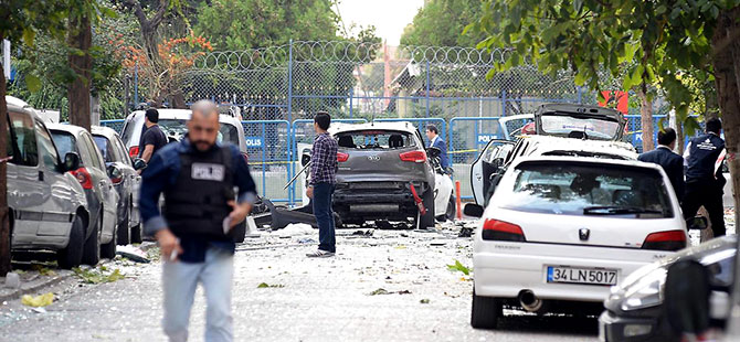 İstanbul Yenibosna'da karakol yakınında patlama