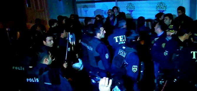 Demirtaş ve 10 HDP'li milletvekili gözaltında