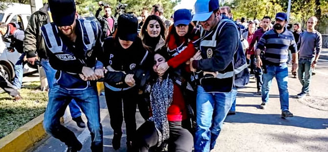 'Türkiye Kürt muhalefetin başını kesti'