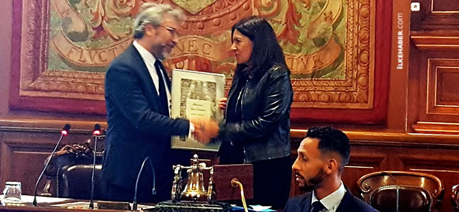Can Dündar'a Paris'ten fahri hemşerilik