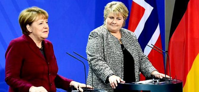 Merkel: Türkiye'den alarm sinyalleri geliyor