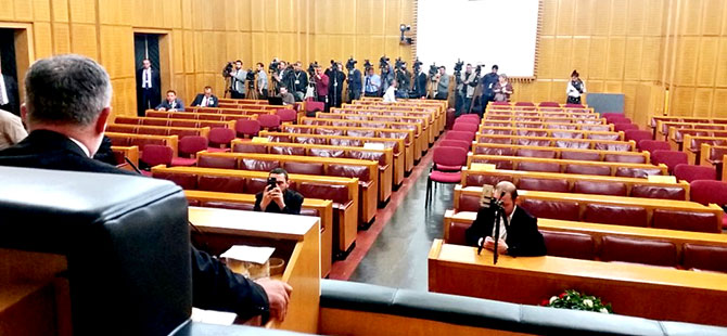 HDP'de tek kişilik grup toplantısı