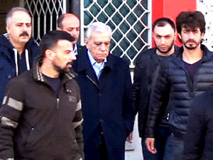 Ahmet Türk kelepçeli muayeneyi reddediyor