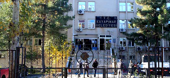 Diyarbakır'da DBP'li 2 belediye başkanına gözaltı