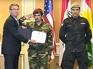 ABD Savunma Bakanı Peşmerge'ye cesaret plaketi verdi