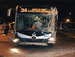 Metrobüsler çarpıştı
