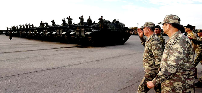 Genelkurmay Başkanı Akar, Suriye sınırındaki birlikleri denetledi