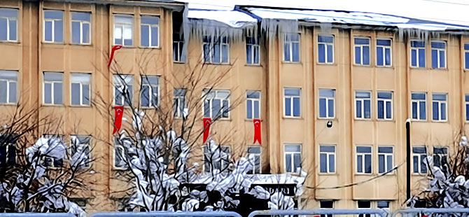 Yüksekova Belediyesi'ne kayyum atandı