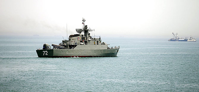 ABD donanmasından İran gemilerine uyarı ateşi
