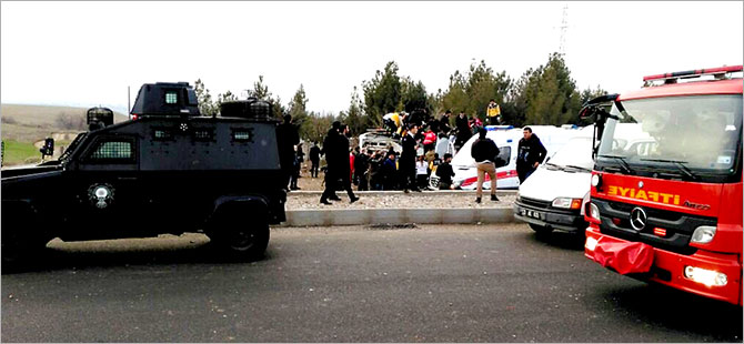 Diyarbakır’da polise bombalı saldırı