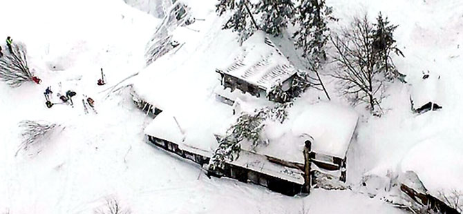 İtalya'da çığ felaketi; 30 kişi kayıp