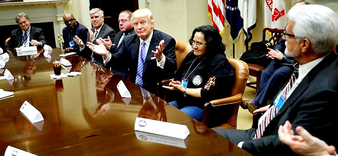 Trump’ın sağlık reformu yasası yine ertelendi