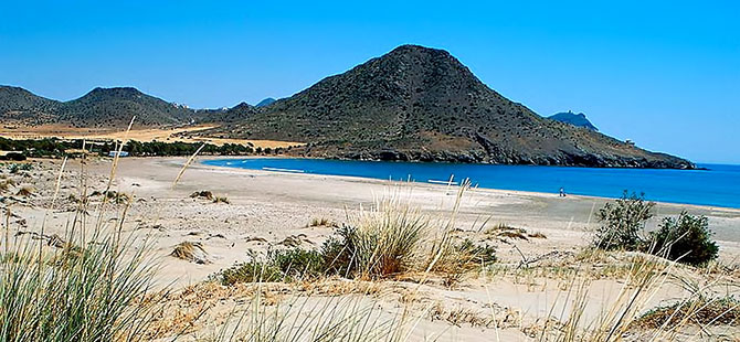 Bir mülteci çocuğun cesedi İspanya sahiline vurdu