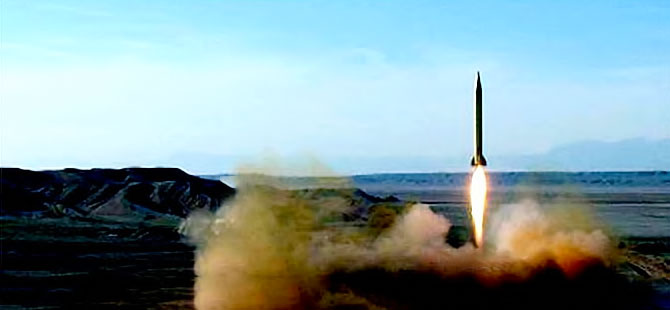 İran’dan balistik füze denemesi