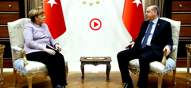 Merkel'den kuvvetler ayrılığı vurgusu