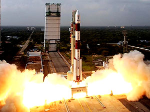 Hindistan tek roketle uzaya 104 uydu gönderdi