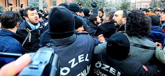 İhraç edilen akademisyenlere polis engeli
