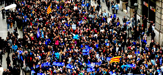 Barselona’da yüz binler mültecilerler için eylem yaptı