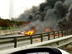 İstanbul'da helikopter düştü